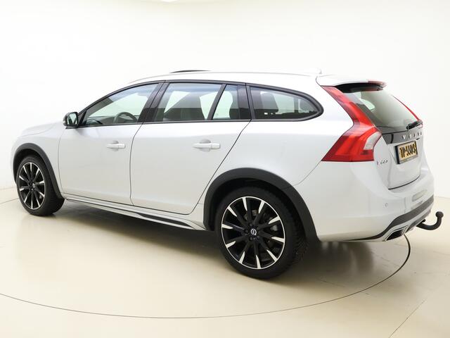 Volvo V60 CROSS COUNTRY T5 245pk Automaat Polar+ / 19'' Bor / Schuif-/kanteldak / El. Stoelen / Dubbel glas / Afn. Trekhaak / Kinderzitjes / H&K Audio / Keyless / Stoel + stuurw. verwarming / PDC + CAM / ACC / BLIS /