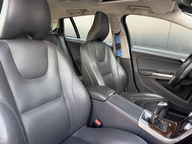 Volvo V60 CROSS COUNTRY 2.0 D4 Summum Intellisafe Leder Schuifdak Trekhaak afneembaar Adaptive Blis