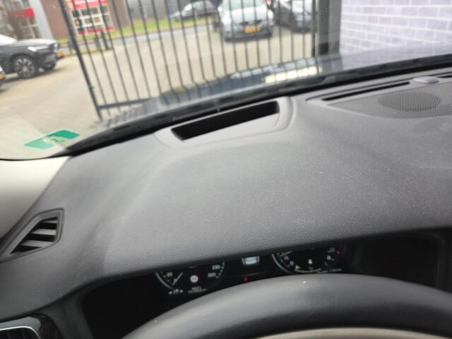 Volvo V60 CROSS COUNTRY 2.0 T5 AWD Pro | Trekhaak | Panoramadak | Head-up Display | Harman Kardon Audio | Parkeerverwarming | 360 Graden Camera | Parkeersensoren | Stoelverwarming voor en achter | Elektrisch Verstelbare Voorstoelen | Cruise Control Adaptief | BLIS