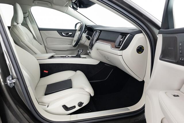 Volvo V60 CROSS COUNTRY 2.0 T5 AWD Pro | LEDER | harman/kardon