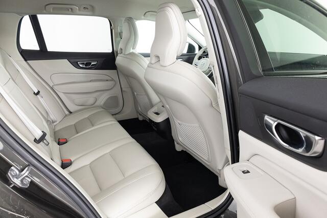 Volvo V60 CROSS COUNTRY 2.0 T5 AWD Pro | LEDER | harman/kardon