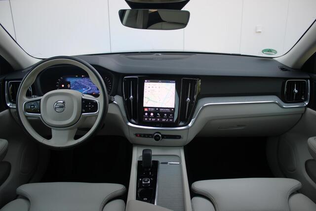Volvo V60 CROSS COUNTRY B5 AWD Pro | Adaptieve Cruise Control | BLIS Dodehoekdetectie | 20" Velgen | Elektrisch verstelbare voorstoelen met geheugen | Stoel- & stuurwielverwarming | 360-camera | Panoramisch schuif-/kanteldak | Draadloze oplader | Premium Audio by Harman/Kardon |