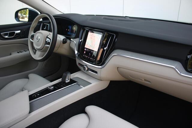 Volvo V60 CROSS COUNTRY B5 AWD Pro | Adaptieve Cruise Control | BLIS Dodehoekdetectie | 20" Velgen | Elektrisch verstelbare voorstoelen met geheugen | Stoel- & stuurwielverwarming | 360-camera | Panoramisch schuif-/kanteldak | Draadloze oplader | Premium Audio by Harman/Kardon |