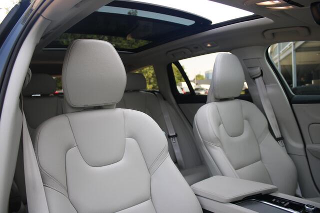Volvo V60 CROSS COUNTRY B5 AWD Pro | Adaptieve Cruise Control | BLIS Dodehoekdetectie | 20" Velgen | Elektrisch verstelbare voorstoelen met geheugen | Stoel- & stuurwielverwarming | 360-camera | Panoramisch schuif-/kanteldak | Draadloze oplader | Premium Audio by Harman/Kardon |
