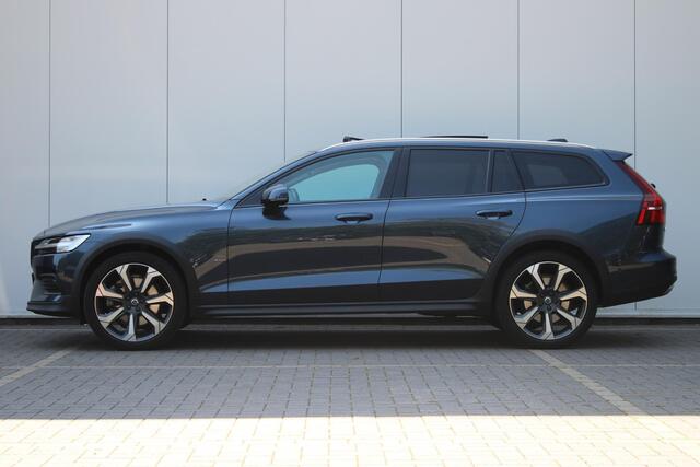 Volvo V60 CROSS COUNTRY B5 AWD Pro | Adaptieve Cruise Control | BLIS Dodehoekdetectie | 20" Velgen | Elektrisch verstelbare voorstoelen met geheugen | Stoel- & stuurwielverwarming | 360-camera | Panoramisch schuif-/kanteldak | Draadloze oplader | Premium Audio by Harman/Kardon |