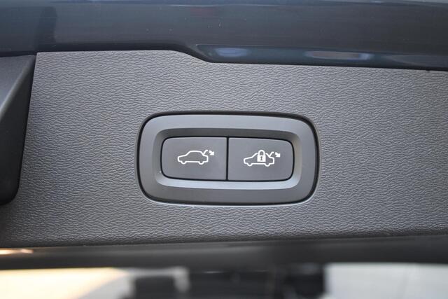 Volvo V60 CROSS COUNTRY B5 AWD Pro | Adaptieve Cruise Control | BLIS Dodehoekdetectie | 20" Velgen | Elektrisch verstelbare voorstoelen met geheugen | Stoel- & stuurwielverwarming | 360-camera | Panoramisch schuif-/kanteldak | Draadloze oplader | Premium Audio by Harman/Kardon |