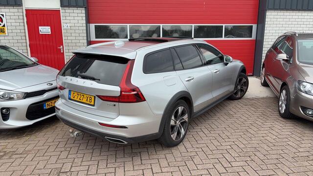 Volvo V60 CROSS COUNTRY 2.0 D4 AWD Intro Edition PANO / HUD / HARMAN KARDON / AUTOMAAT / CARPLAY / LED / CAMERA / LEDER + STOELVERW / ACHTERBANK VERW