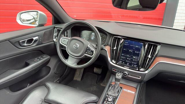 Volvo V60 CROSS COUNTRY 2.0 D4 AWD Intro Edition PANO / HUD / HARMAN KARDON / AUTOMAAT / CARPLAY / LED / CAMERA / LEDER + STOELVERW / ACHTERBANK VERW