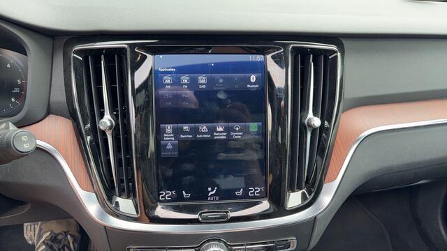 Volvo V60 CROSS COUNTRY 2.0 D4 AWD Intro Edition PANO / HUD / HARMAN KARDON / AUTOMAAT / CARPLAY / LED / CAMERA / LEDER + STOELVERW / ACHTERBANK VERW