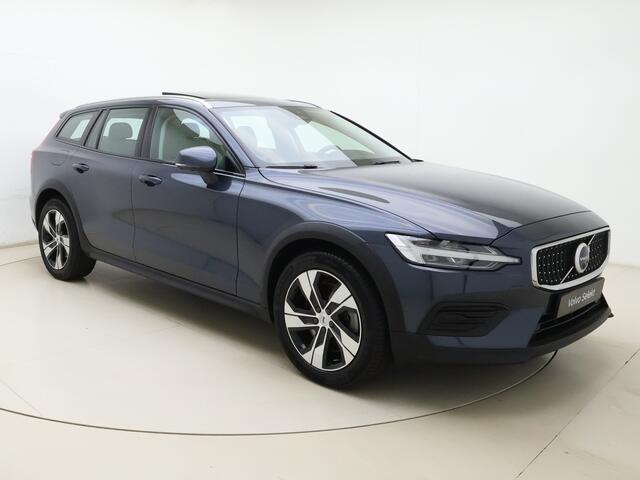 Volvo V60 CROSS COUNTRY B5 265pk AWD Plus / Schuif-kanteldak / Elek stoelen / Leder / Stoel&stuurverwarming / Google navigatie.