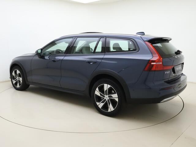 Volvo V60 CROSS COUNTRY B5 265pk AWD Plus / Schuif-kanteldak / Elek stoelen / Leder / Stoel&stuurverwarming / Google navigatie.