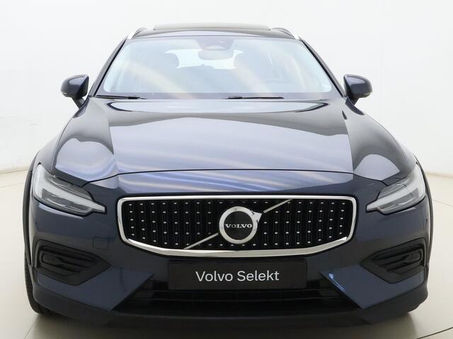 Volvo V60 CROSS COUNTRY B5 265pk AWD Plus / Schuif-kanteldak / Elek stoelen / Leder / Stoel&stuurverwarming / Google navigatie.
