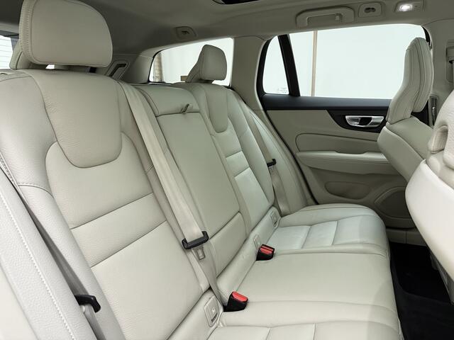 Volvo V60 CROSS COUNTRY B5 265pk AWD Plus / Schuif-kanteldak / Elek stoelen / Leder / Stoel&stuurverwarming / Google navigatie.