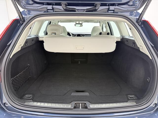 Volvo V60 CROSS COUNTRY B5 265pk AWD Plus / Schuif-kanteldak / Elek stoelen / Leder / Stoel&stuurverwarming / Google navigatie.