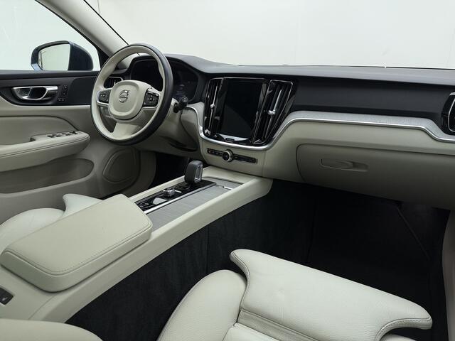 Volvo V60 CROSS COUNTRY B5 265pk AWD Plus / Schuif-kanteldak / Elek stoelen / Leder / Stoel&stuurverwarming / Google navigatie.