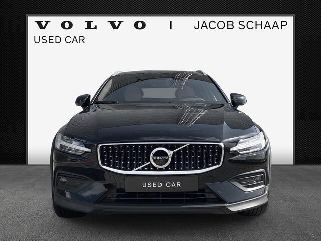 Volvo V60 CROSS COUNTRY 2.0 B5 AWD Pro / Amber nappaleder / Head-up display / Massagefunctie voorstoelen /