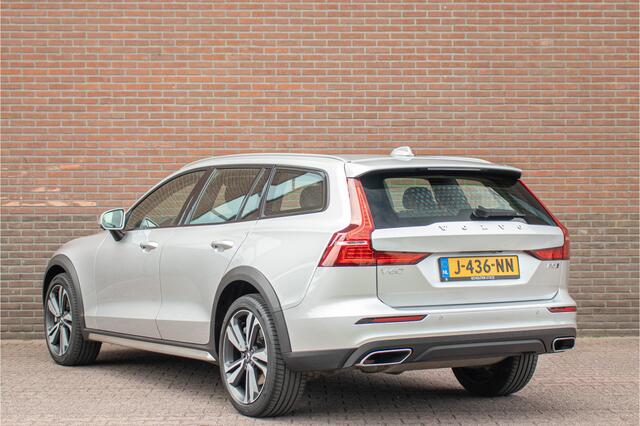 Volvo V60 CROSS COUNTRY B5 AWD Pro, Origineel NL, Nappaleder, Stoelkoeling, Trekhaak, Panoramadak, Massage, 360 Camera, Harman Kardon.
