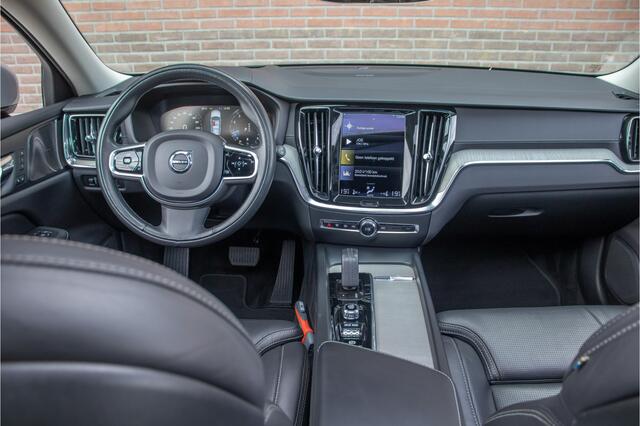 Volvo V60 CROSS COUNTRY B5 AWD Pro, Origineel NL, Nappaleder, Stoelkoeling, Trekhaak, Panoramadak, Massage, 360 Camera, Harman Kardon.