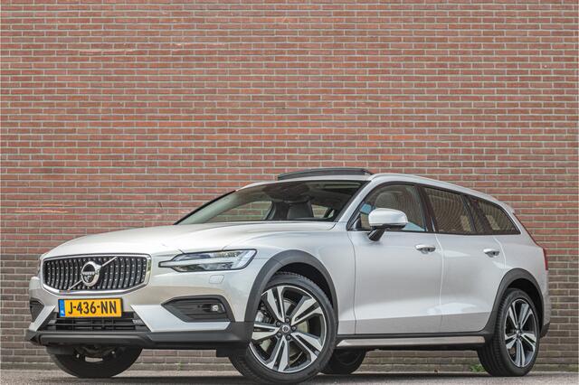 Volvo V60 CROSS COUNTRY B5 AWD Pro, Origineel NL, Nappaleder, Stoelkoeling, Trekhaak, Panoramadak, Massage, 360 Camera, Harman Kardon.