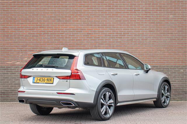 Volvo V60 CROSS COUNTRY B5 AWD Pro, Origineel NL, Nappaleder, Stoelkoeling, Trekhaak, Panoramadak, Massage, 360 Camera, Harman Kardon.