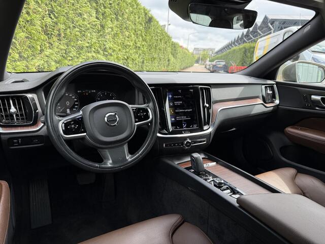 Volvo V60 CROSS COUNTRY B5 AWD Ultimate | Trekhaak | Bliss | Keyless | Elektrische stoelen | ledere bekleding |