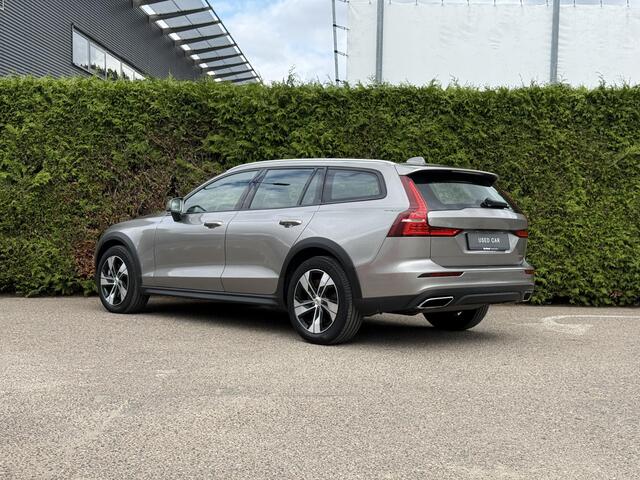 Volvo V60 CROSS COUNTRY B5 AWD Ultimate | Trekhaak | Bliss | Keyless | Elektrische stoelen | ledere bekleding |