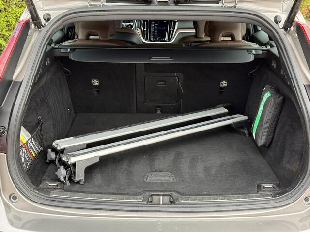 Volvo V60 CROSS COUNTRY B5 AWD Ultimate | Trekhaak | Bliss | Keyless | Elektrische stoelen | ledere bekleding |