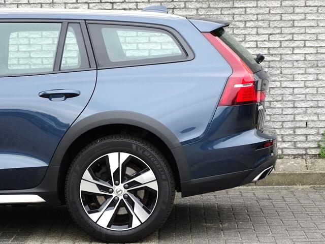 Volvo V60 CROSS COUNTRY 2.0 B5 AWD Pro | leder | 250pk |