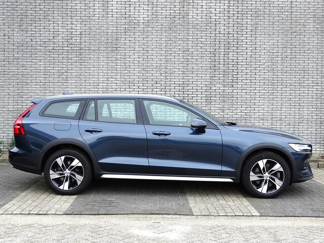 Volvo V60 CROSS COUNTRY 2.0 B5 AWD Pro | leder | 250pk |
