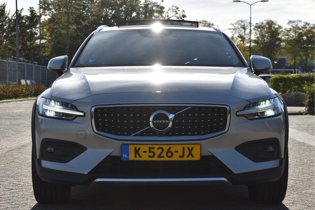 Volvo V60 CROSS COUNTRY 2.0 B5 AWD Pro 265 pk Lounge Pack | NL-Auto | HUD | Elekt.trekhaak | Stoelverkoeling | Harman/Kardon | 360 gr.camera | Pano | Vol – foto 4