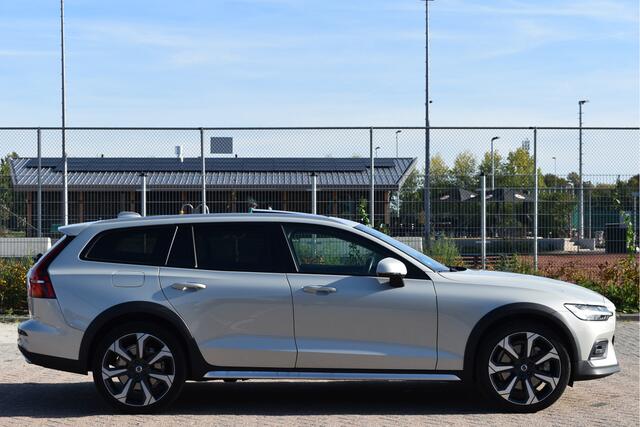 Volvo V60 CROSS COUNTRY 2.0 B5 AWD Pro 265 pk Lounge Pack | NL-Auto | HUD | Elekt.trekhaak | Stoelverkoeling | Harman/Kardon | 360 gr.camera | Pano | Vol – foto 6