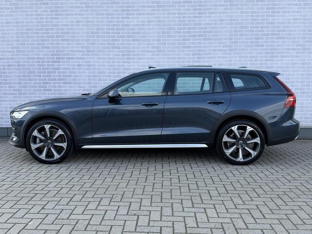 Volvo V60 CROSS COUNTRY B5 AWD Pro | Trekhaak | Panoramadak | Head-up Display | Harman Kardon Audio | Parkeerverwarming | 360° Camera | Parkeersensoren | Stoelverwarming voor en achter | Elektrisch Verstelbare Voorstoelen | Cruise Control Adaptief | BLIS – foto 2