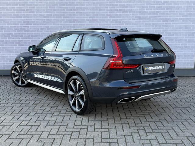 Volvo V60 CROSS COUNTRY B5 AWD Pro | Trekhaak | Panoramadak | Head-up Display | Harman Kardon Audio | Parkeerverwarming | 360° Camera | Parkeersensoren | Stoelverwarming voor en achter | Elektrisch Verstelbare Voorstoelen | Cruise Control Adaptief | BLIS – foto 3
