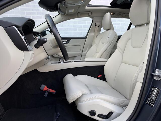 Volvo V60 CROSS COUNTRY B5 AWD Pro | Trekhaak | Panoramadak | Head-up Display | Harman Kardon Audio | Parkeerverwarming | 360° Camera | Parkeersensoren | Stoelverwarming voor en achter | Elektrisch Verstelbare Voorstoelen | Cruise Control Adaptief | BLIS – foto 4
