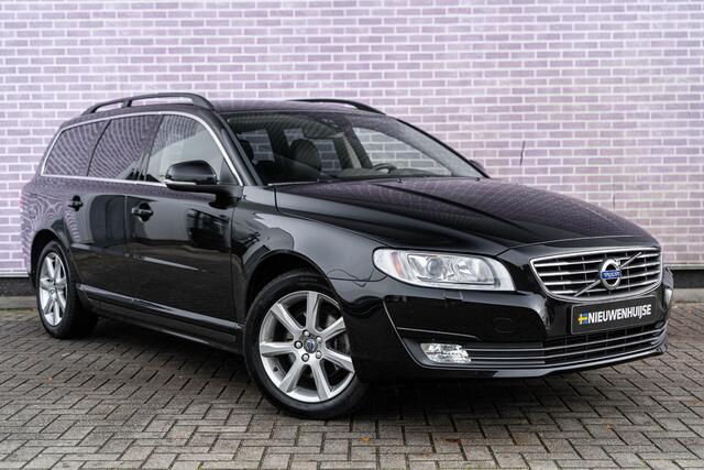 Volvo V70 2.0 T4 Polar | Trekhaak | Lederen bekleding | Bi-xenon koplampen | Standkachel | Navigatie | Stoelverwarming | Niveauregeling | Voorruitverwarming | Climate control | Origineel Nederlandse auto | Cruise control | Volvo On Call | Elektrische achterklep |