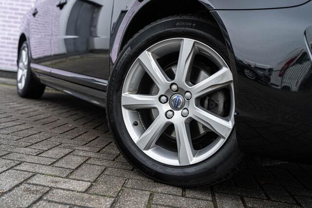 Volvo V70 2.0 T4 Polar | Trekhaak | Lederen bekleding | Bi-xenon koplampen | Standkachel | Navigatie | Stoelverwarming | Niveauregeling | Voorruitverwarming | Climate control | Origineel Nederlandse auto | Cruise control | Volvo On Call | Elektrische achterklep |