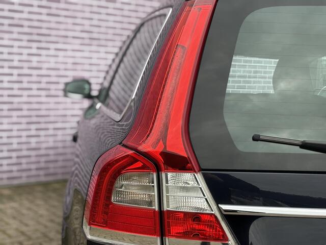 Volvo V70 T5 Summum Automaat | Leder | Bi-Xenon | Memory | Schuif/kanteldak | Parkeersensoren v+a | Verwarmde voor stoelen |