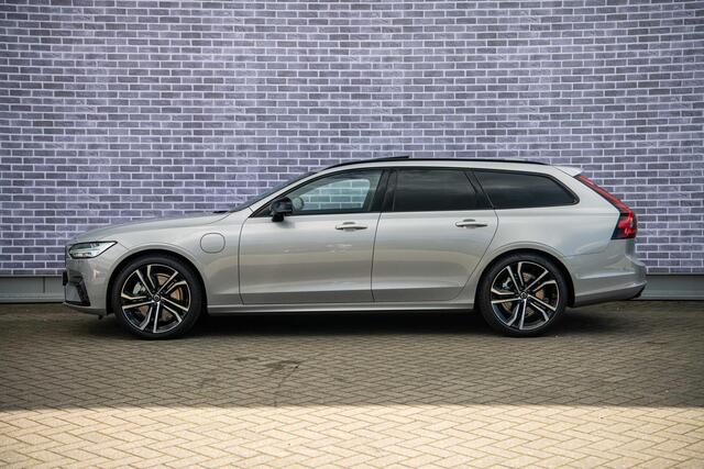 Volvo V90 T8 Plug-in hybrid AWD Ultimate Dark | Demo | Bowers & Wilkins audio | 360 Camera | Luchtvering | 20" velgen | Contourstoelen | Head-up Display