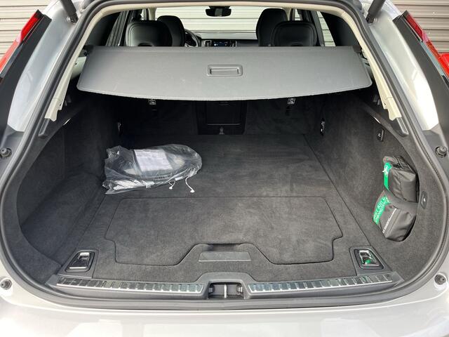 Volvo V90 2.0 T6 Plug-in hybrid AWD Ultra Dark / 360 Camera / Head-Up / Schuif/kanteldak / Trekhaak / Blis /