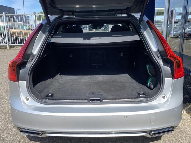 Volvo V90 2.0 T4 Business Sport / Automaat / NL-Auto / Dealer-Onderhouden / 1e-Eigenaar / R-Design / Polestar-Engineered / Apple-Carplay & Android-Auto / Luxe Vol-Leder / Stoelverwarming / Harman-Kardon / Keyless / LED / DAB Radio-Bluetooth / Navi / Adaptieve Cruis