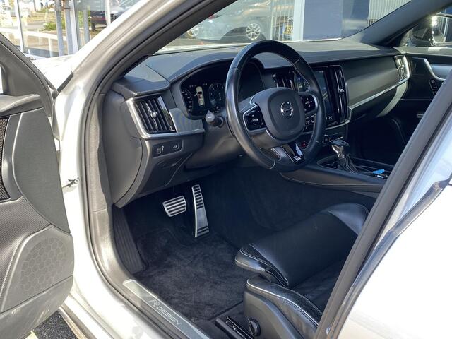 Volvo V90 2.0 T4 Business Sport / Automaat / NL-Auto / Dealer-Onderhouden / 1e-Eigenaar / R-Design / Polestar-Engineered / Apple-Carplay & Android-Auto / Luxe Vol-Leder / Stoelverwarming / Harman-Kardon / Keyless / LED / DAB Radio-Bluetooth / Navi / Adaptieve Cruis