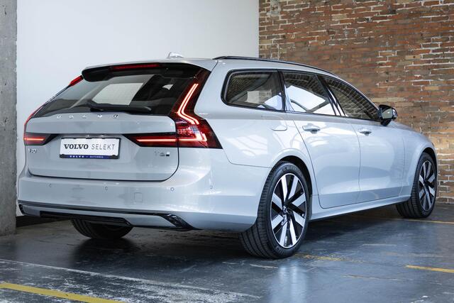 Volvo V90 T6 Automaat Plug-in hybrid AWD Ultra Dark | Adaptive cruise control | 360° parkeercamera | Parkeersensoren voor + achter | Harman Kardon premium audio | Lederen bekleding | Panoramadak | Wegklapbare trekhaak | BLIS | Google infotainment