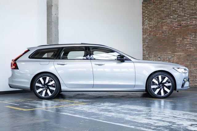 Volvo V90 T6 Automaat Plug-in hybrid AWD Ultra Dark | Adaptive cruise control | 360° parkeercamera | Parkeersensoren voor + achter | Harman Kardon premium audio | Lederen bekleding | Panoramadak | Wegklapbare trekhaak | BLIS | Google infotainment