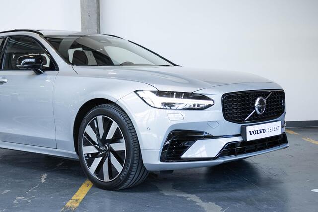 Volvo V90 T6 Automaat Plug-in hybrid AWD Ultra Dark | Adaptive cruise control | 360° parkeercamera | Parkeersensoren voor + achter | Harman Kardon premium audio | Lederen bekleding | Panoramadak | Wegklapbare trekhaak | BLIS | Google infotainment