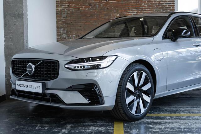 Volvo V90 T6 Automaat Plug-in hybrid AWD Ultra Dark | Adaptive cruise control | 360° parkeercamera | Parkeersensoren voor + achter | Harman Kardon premium audio | Lederen bekleding | Panoramadak | Wegklapbare trekhaak | BLIS | Google infotainment
