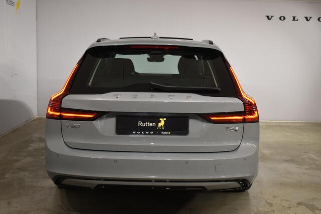 Volvo V90 T6 350PK Automaat Plug-in hybrid AWD Ultra Dark / Panoramadak / 360 camera / Head-up display / Trekhaak