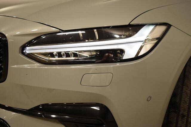 Volvo V90 T6 350PK Automaat Plug-in hybrid AWD Ultra Dark / Panoramadak / 360 camera / Head-up display / Trekhaak