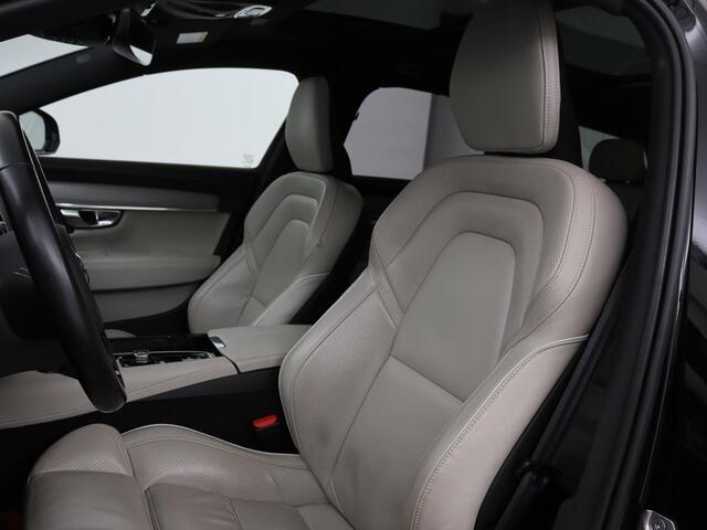 Volvo V90 2.0 T8 AWD R-Design | Panoramadak | Head-Up | Trekhaak | Stoel & stuurverwarming | Leder | 360 camera | Luchtvering | Harman/Kardon | Adaptive cruise | Achterbankverwarming
