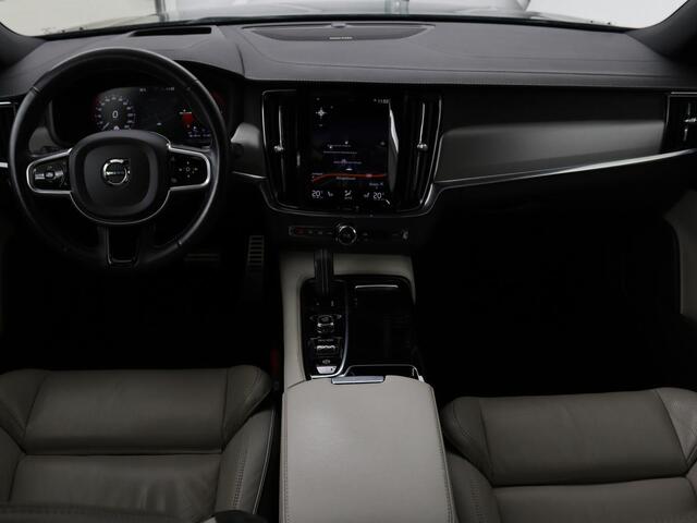 Volvo V90 2.0 T8 AWD R-Design | Panoramadak | Head-Up | Trekhaak | Stoel & stuurverwarming | Leder | 360 camera | Luchtvering | Harman/Kardon | Adaptive cruise | Achterbankverwarming