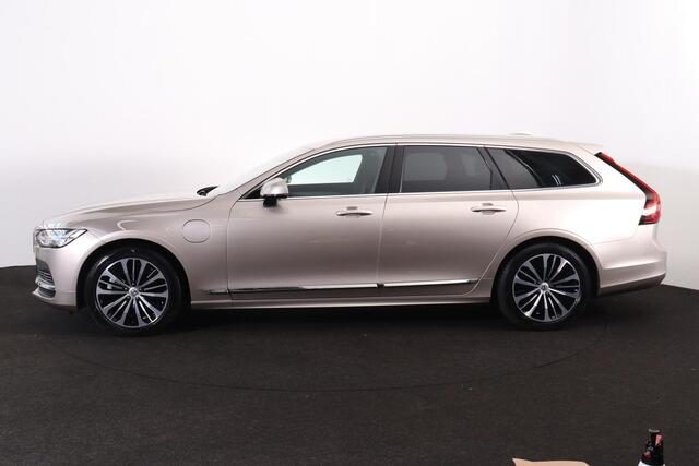 Volvo V90 T6 Recharge AWD Core Bright - LONG RANGE - IntelliSafe Assist & Surround - Adaptieve LED koplampen - Parkeercamera achter - Verwarmde voorstoelen, stuur & achterbank - Parkeersensoren voor & achter - Extra getint glas - 18' LMV